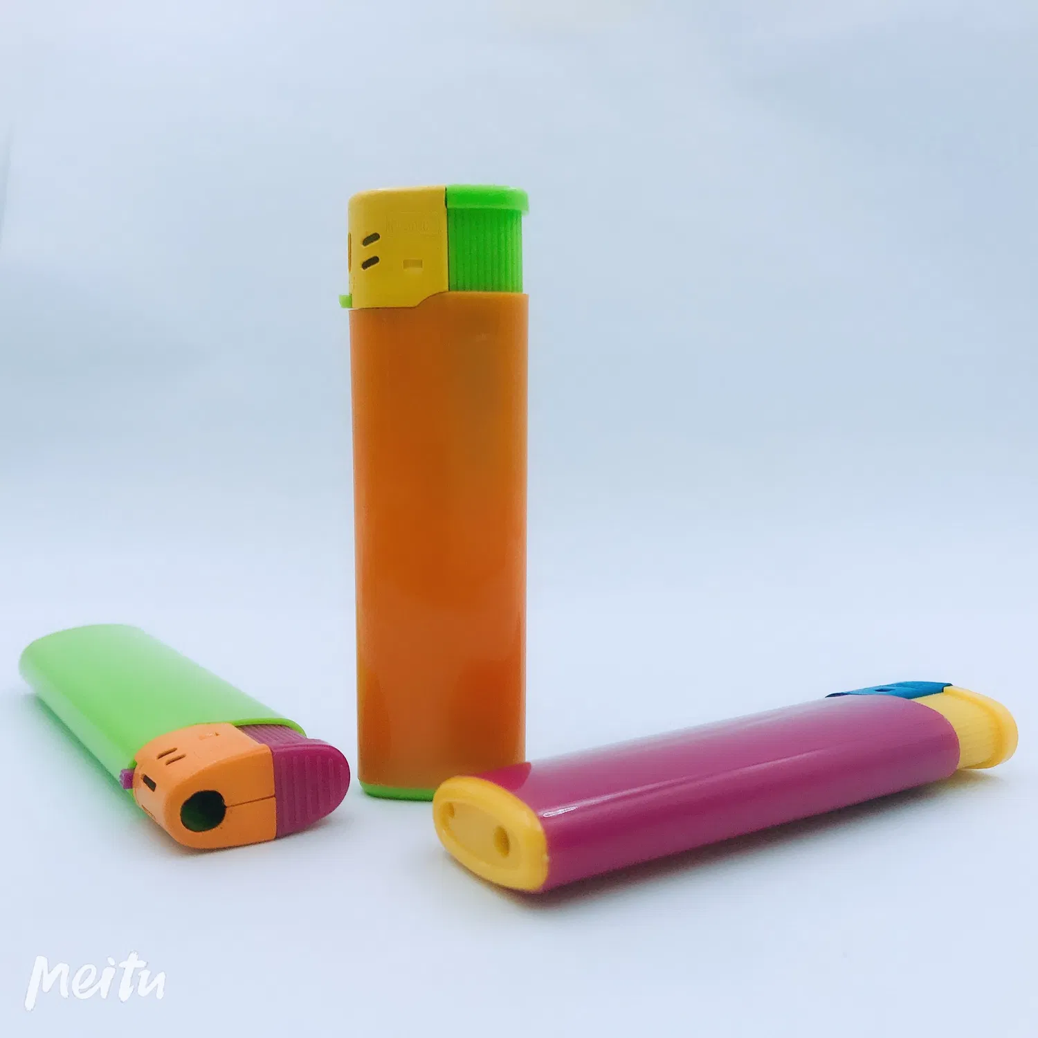 High Quality POM Material New Latest Candle Lighter Big Printing Space Gas Cigarette Custom Plastic Disposable Lighte